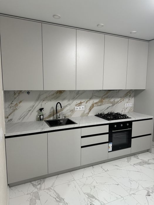 Кухні, шафи на замовлення