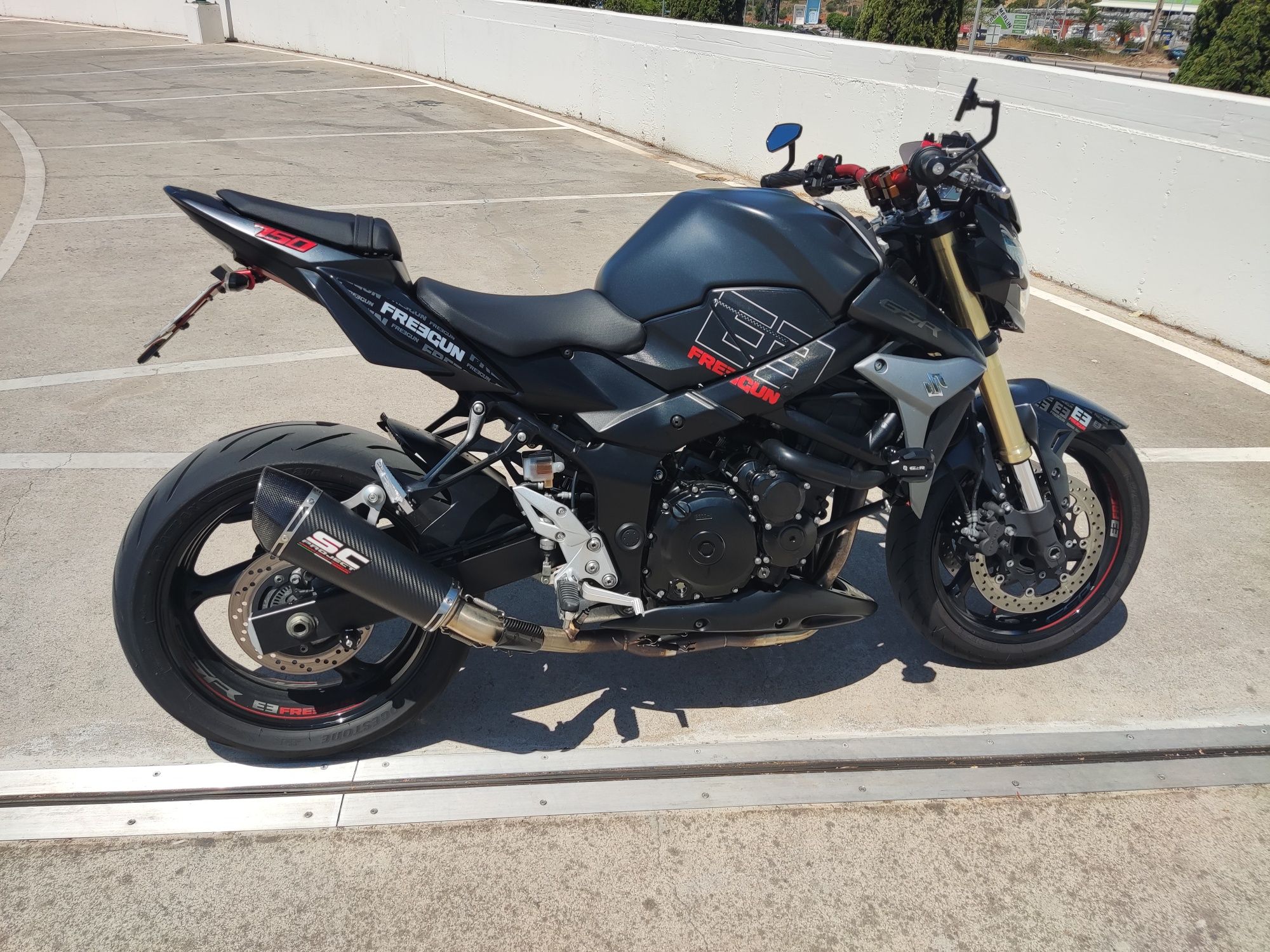 Suzuki GSR 750 FREEGUN (Edição limitada)