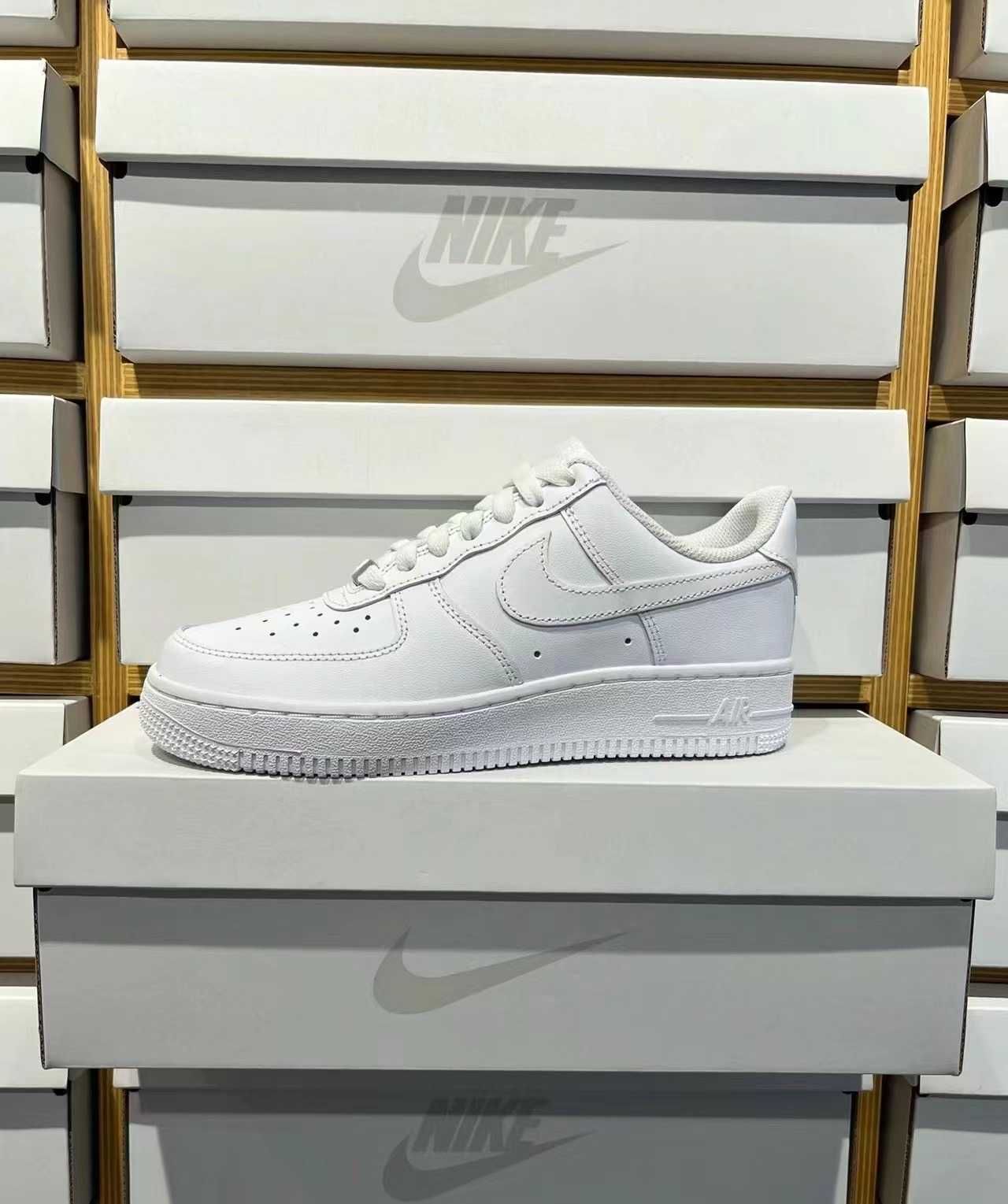 Nike Air Force 1 '07 White 37.5