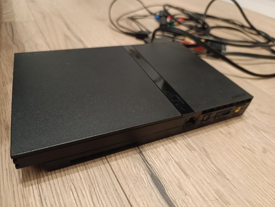 PlayStation 2 Slim, pełne okablowanie