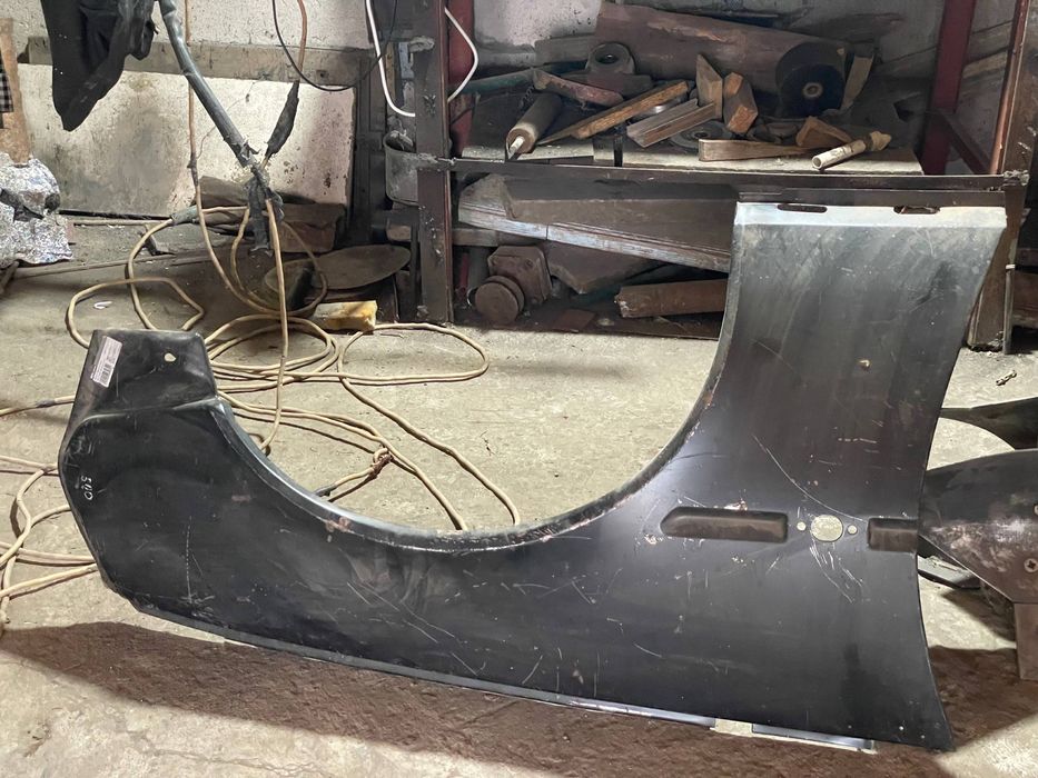 Продається праве крило автомобіля