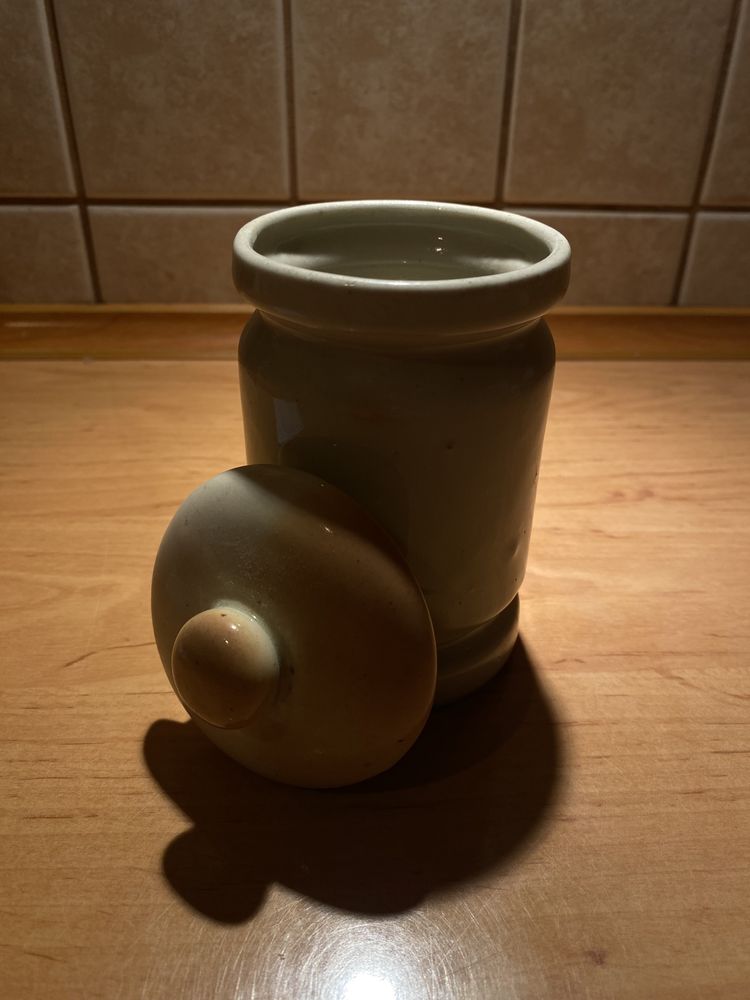 Porcelanowy pojemnik