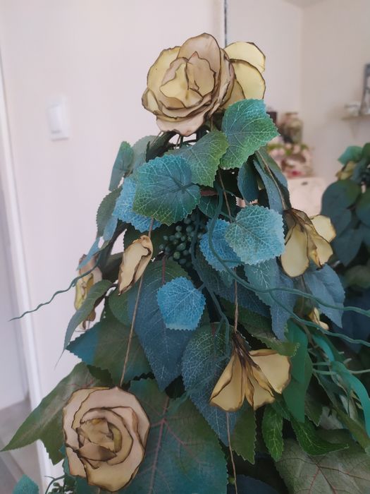 Wyjątkowe drzewko świąteczne, choinka, dekoracja, ozdoba, kwiaty