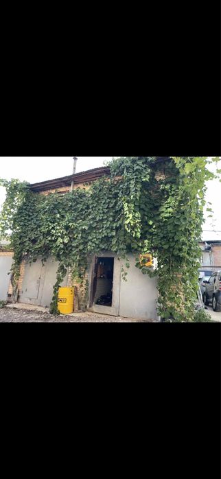 2 гаражі поруч -140 м2, Київ