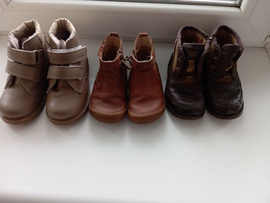 Віддам безкоштовно взуття чоботи сандалі розмір 23 24 25