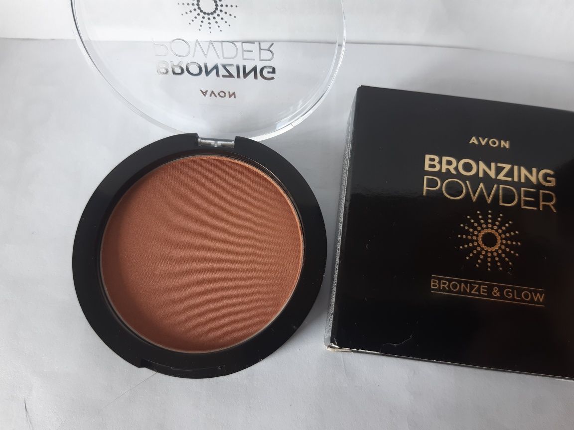 Puder brązujący Avon