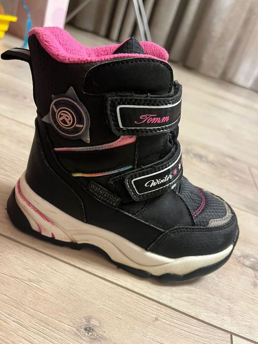 Дитячі зимові термо чобітки
27 розмір стілька 17 см