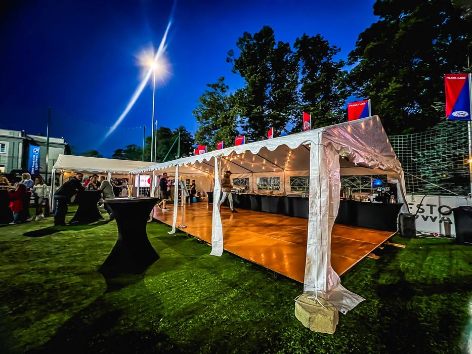 Wypożyczalnia Stoły Krzesła Stoliki koktajlowe Obrusy Zastawa Sztućce