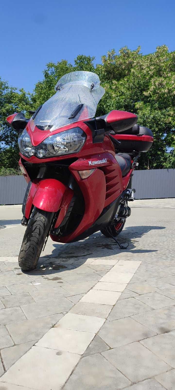 Продам мотоцикл Kawasaki GTR 1400