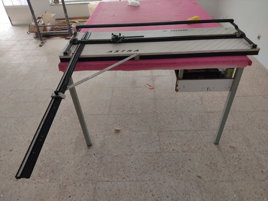 Máquina de fazer aberturas em Cartolinas