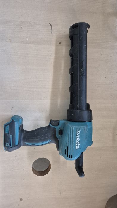 Makita pistolet do silikonu mas