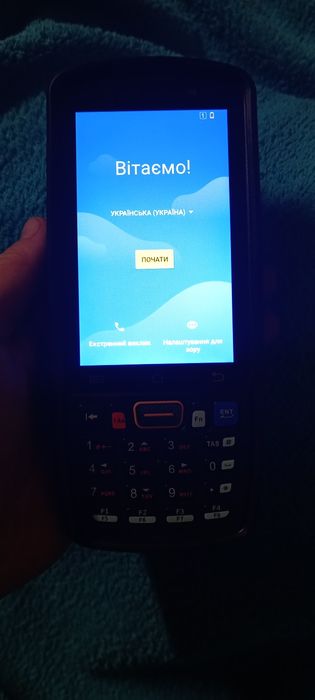 Термінал збору даних Urovo DT40 зі сканером штрих-кодів.