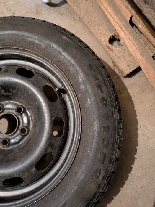 Opony zimowe 195/65 R15 z felgami – bardzo dobry stan