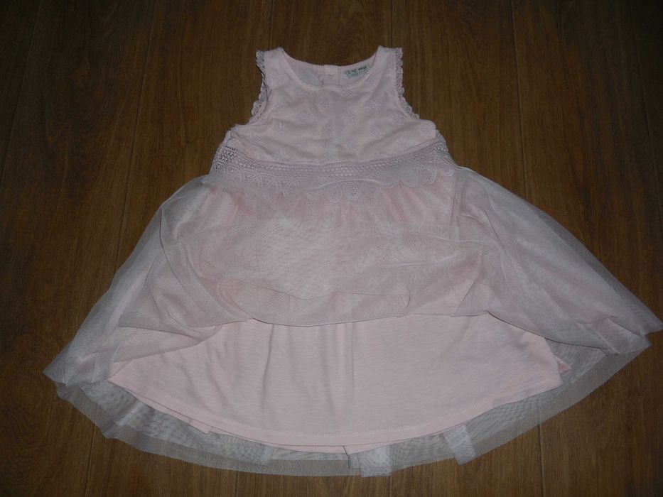 Продаю нарядное платье * I love Next* низ 2 слоя фатина, 4-5 лет.