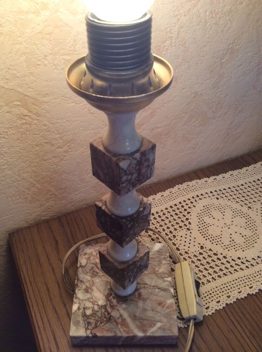 Lampa stołowa z naturalnego marmuru, możliwa wysyłka