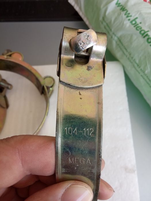 Хомут металлический.