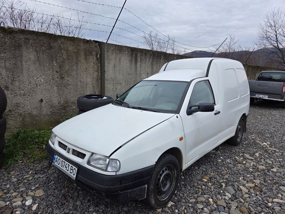 Сеат інка бензин.