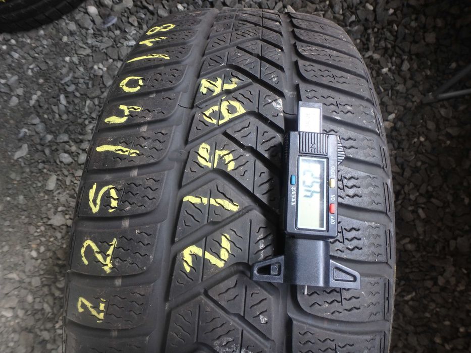 225/40r18 225/40/18 Pirelli Sottozero 3 Winter AO Z/587