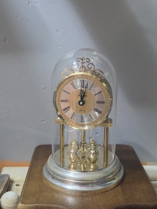 Mały zegar typu roczniak niemiecki antyk