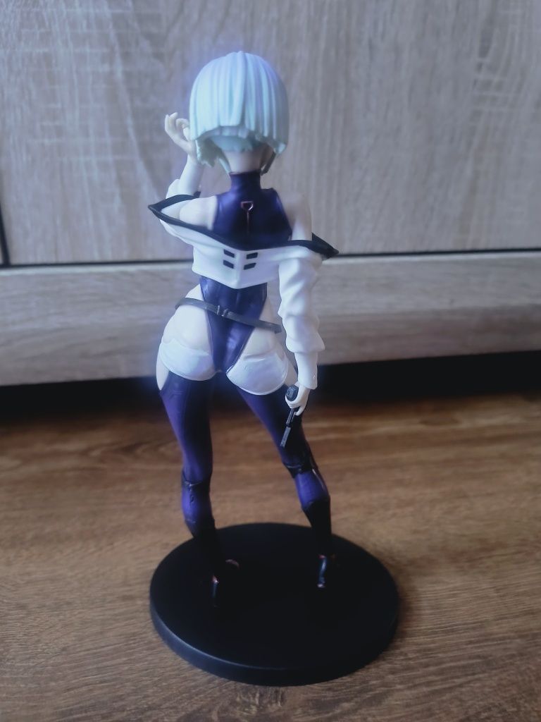 Figurka Lucy cyberpunk nowa z pudełkiem 22 cm