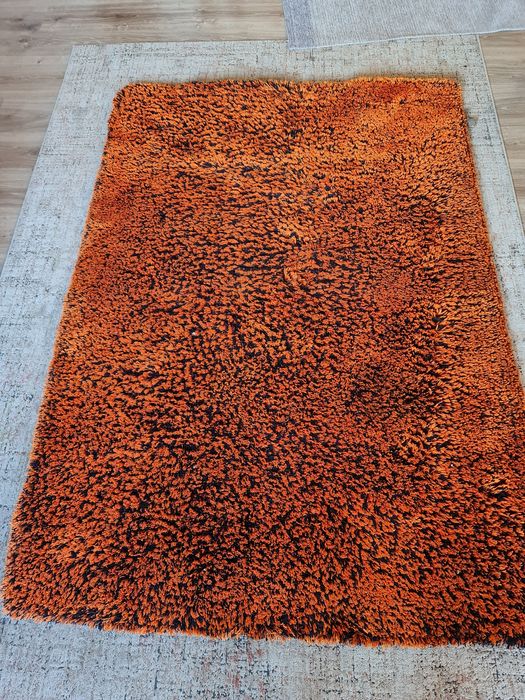 Komplet dywanów z długim włosiem czarno-pomarańczowy mało używany