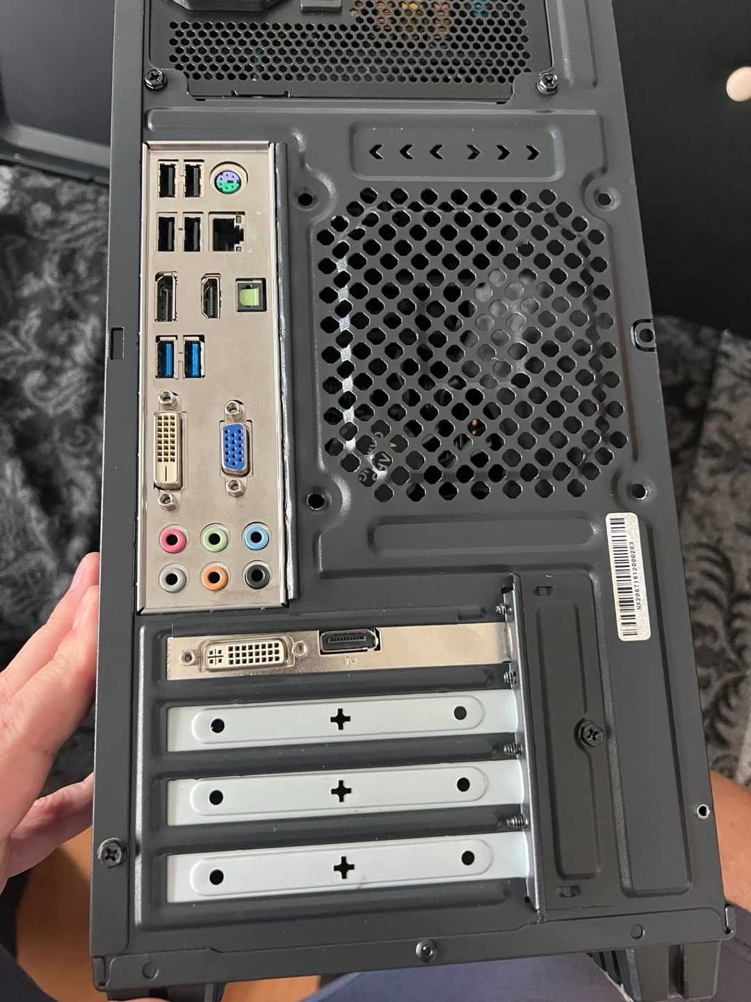 Workstation MSI, XEON E3-1225 v3, 32GB, Dual GPU Intel + Nvidia etc..