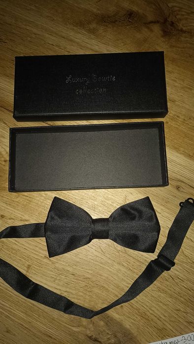 Elegancka mucha do marynarki