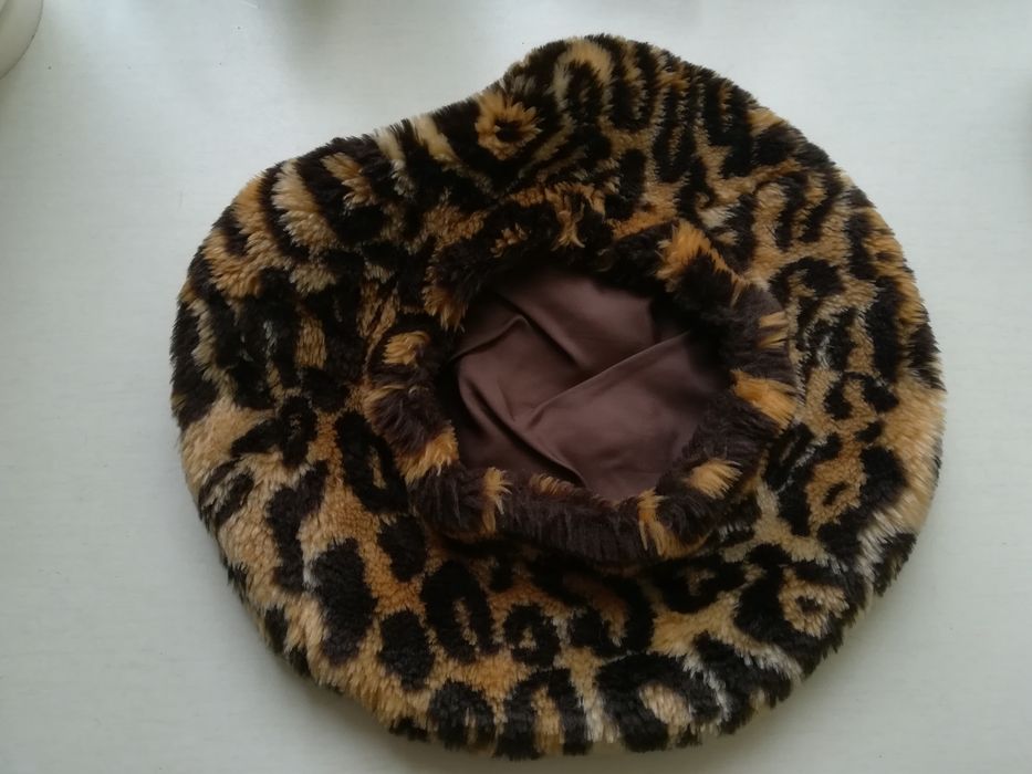 Komplet beret i kołnierz narzutka w panterkę zestaw panterka