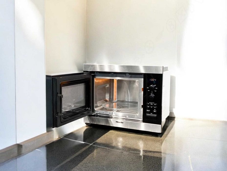 Встраиваемая микроволновая печь Miele M 8151-2 CleanSteel