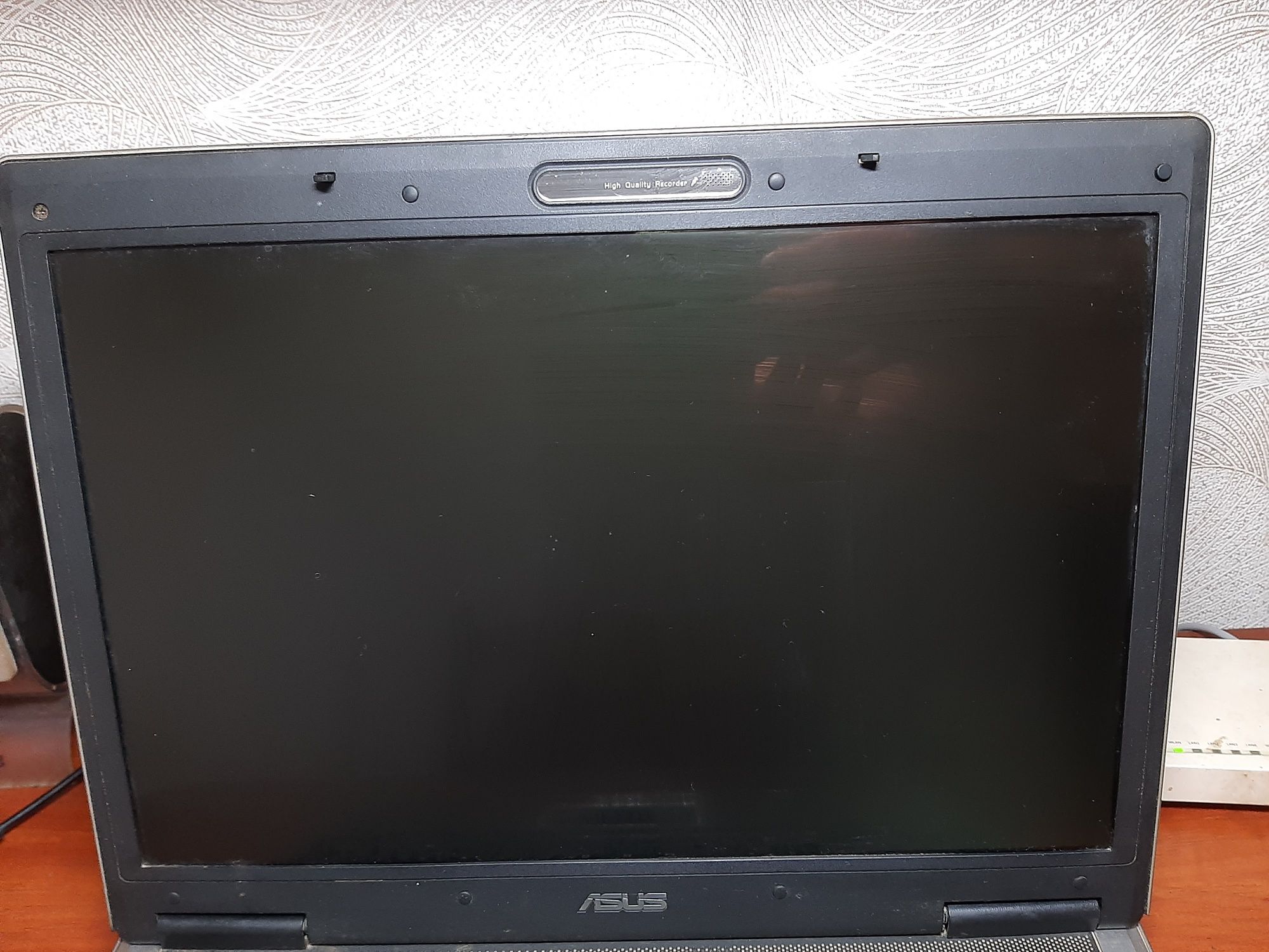 Продам 2 ноутбка ASUS и ACER, в комплекте 2 зарядки