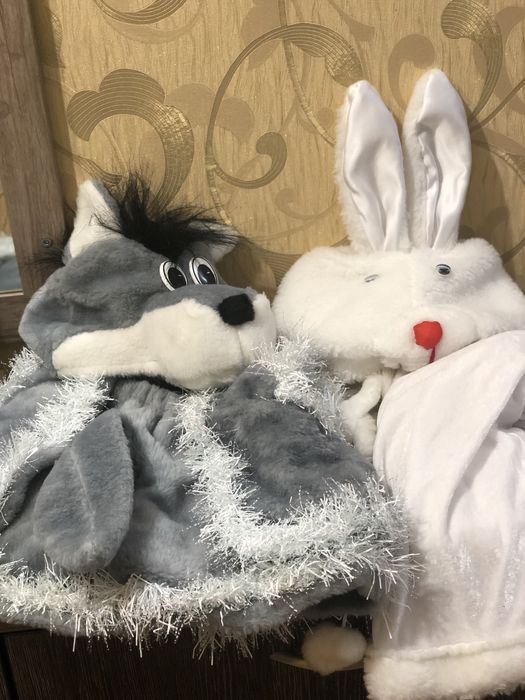 Костюми зайчика та вовка