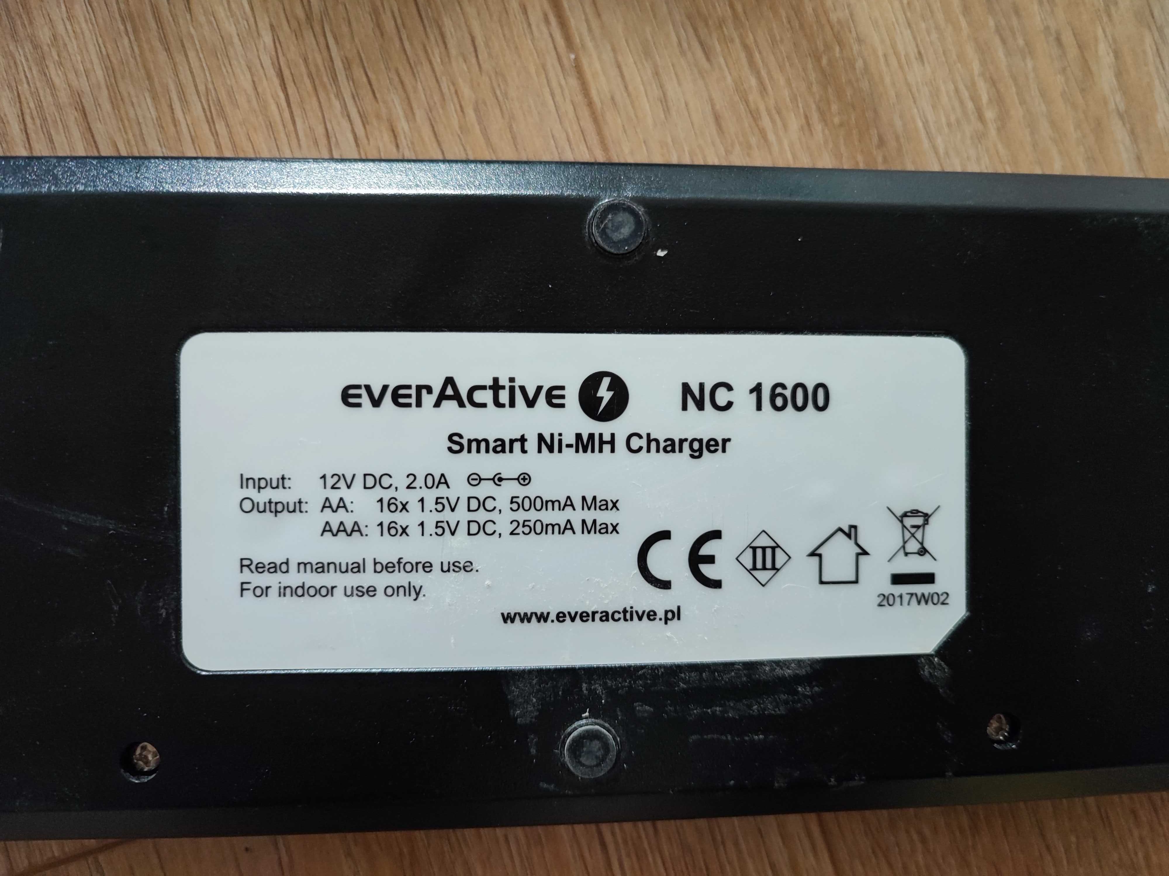 Ładowarka akumulatorków everActive NC-1600
