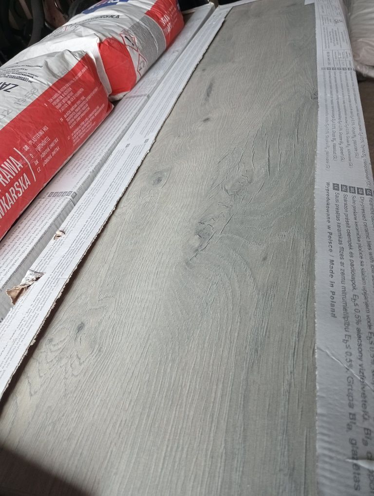 Duże bardzo ładne płytki ceramiczne mrozoodporne