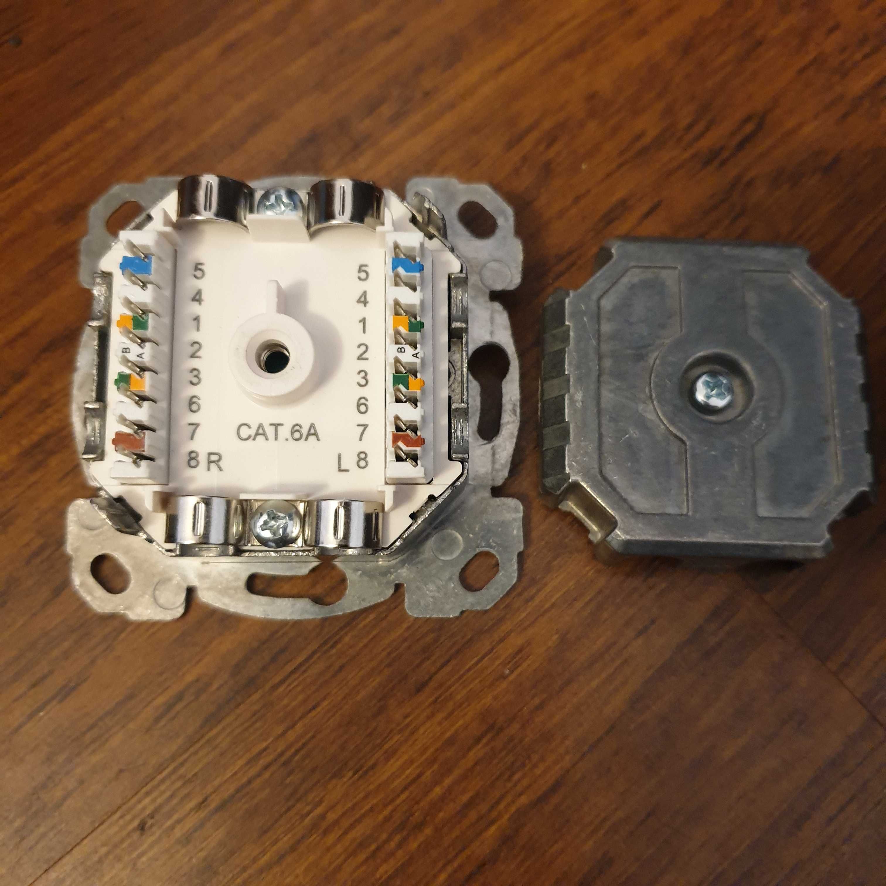 Gniazdo sieciowe podtynkowy (RJ45) wkład CAT 6a 2 Porty