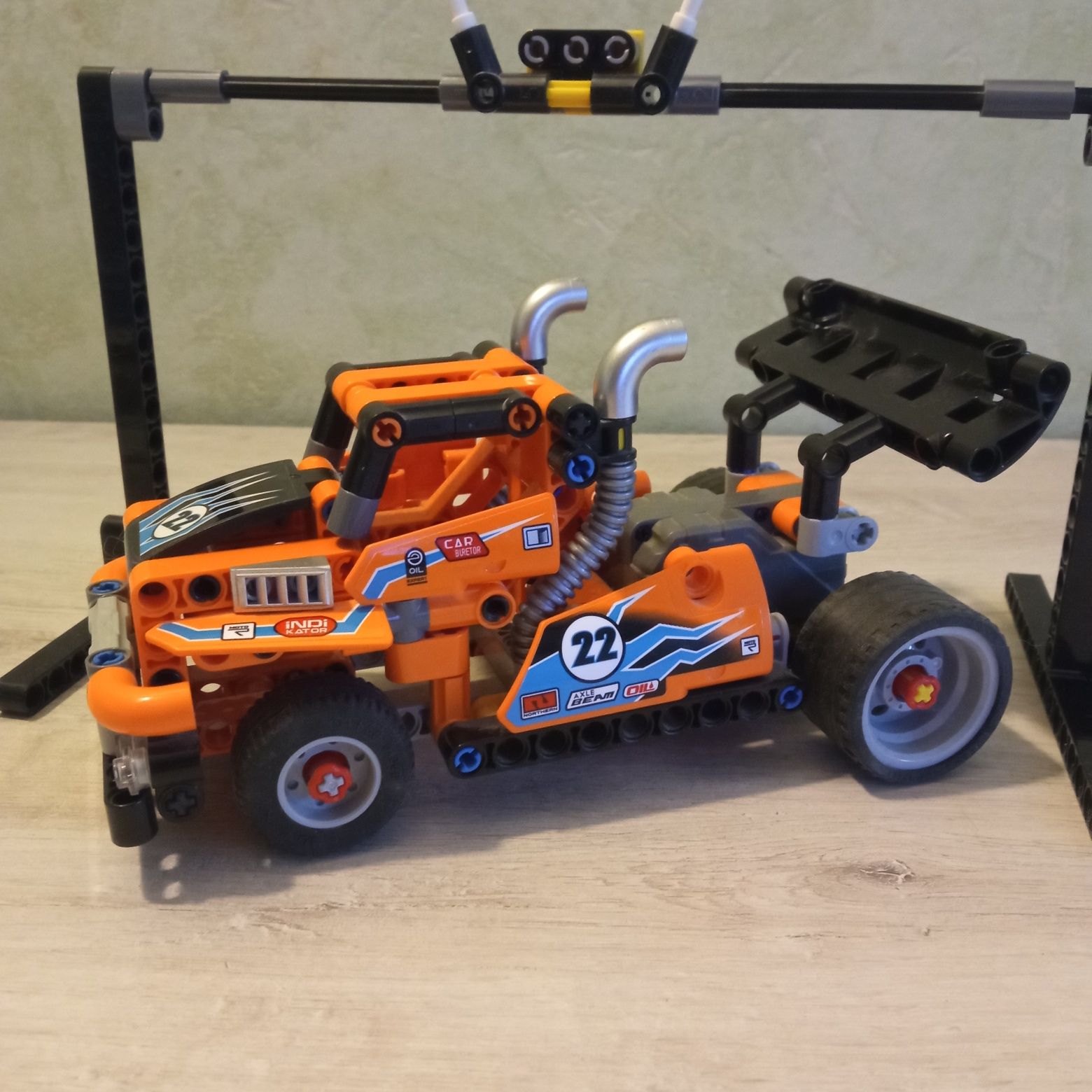 Zestaw LEGO technic ciężarówka wyścigowa