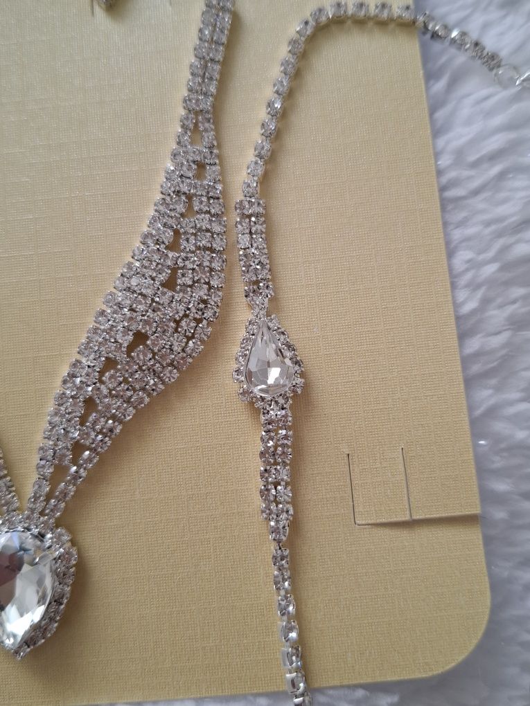 Conjunto colar, brincos e pulseira