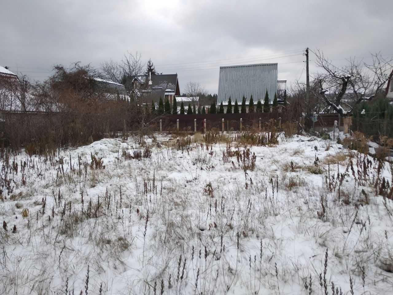 Присадибна ділянка з будинком