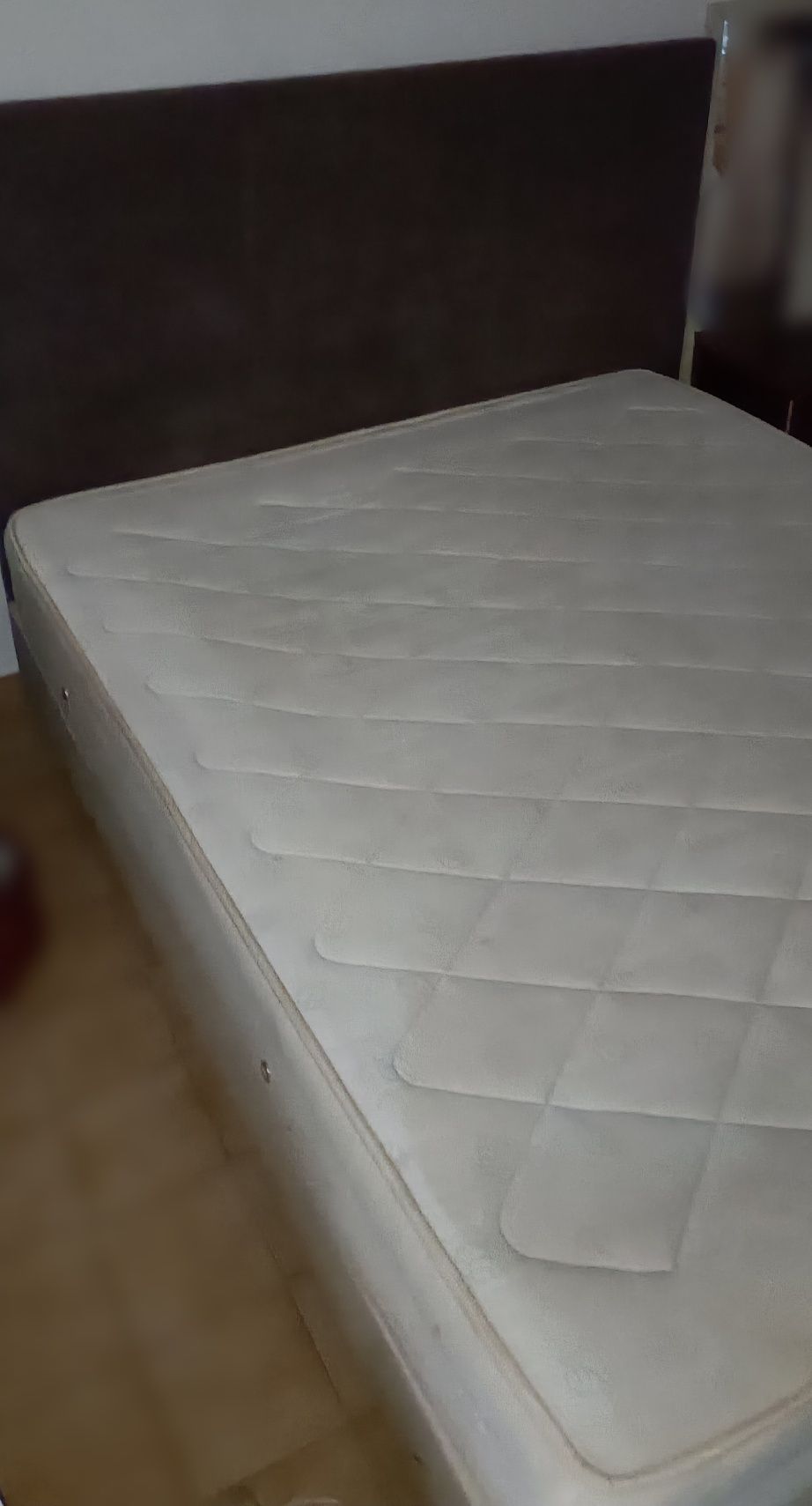 Cama de casal com cabeceira