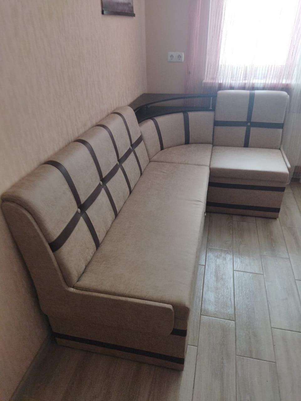 Новий кухонний кут зі спальним місцем, кухонний куток