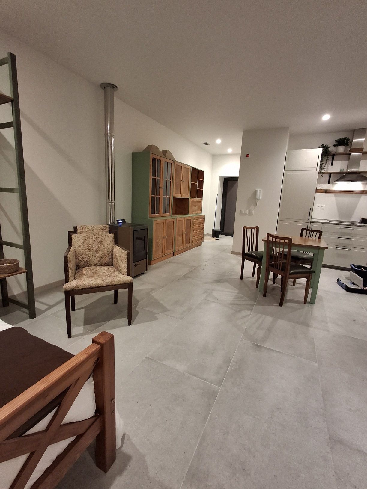 Arrendo loft T0 bem localizado