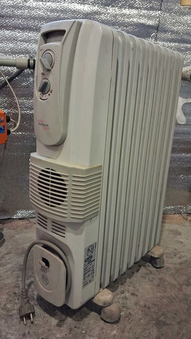 Масляный обогреватель DeLonghi