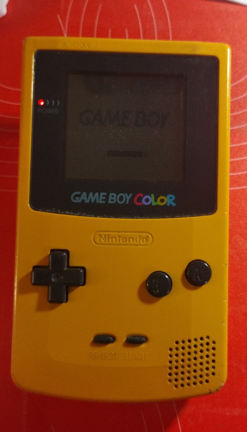 Game Boy color amarelo