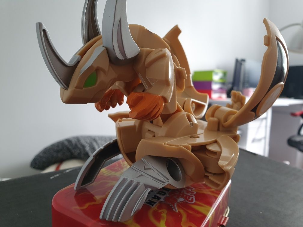 Bakugan duża figurka ze starej kolekcji