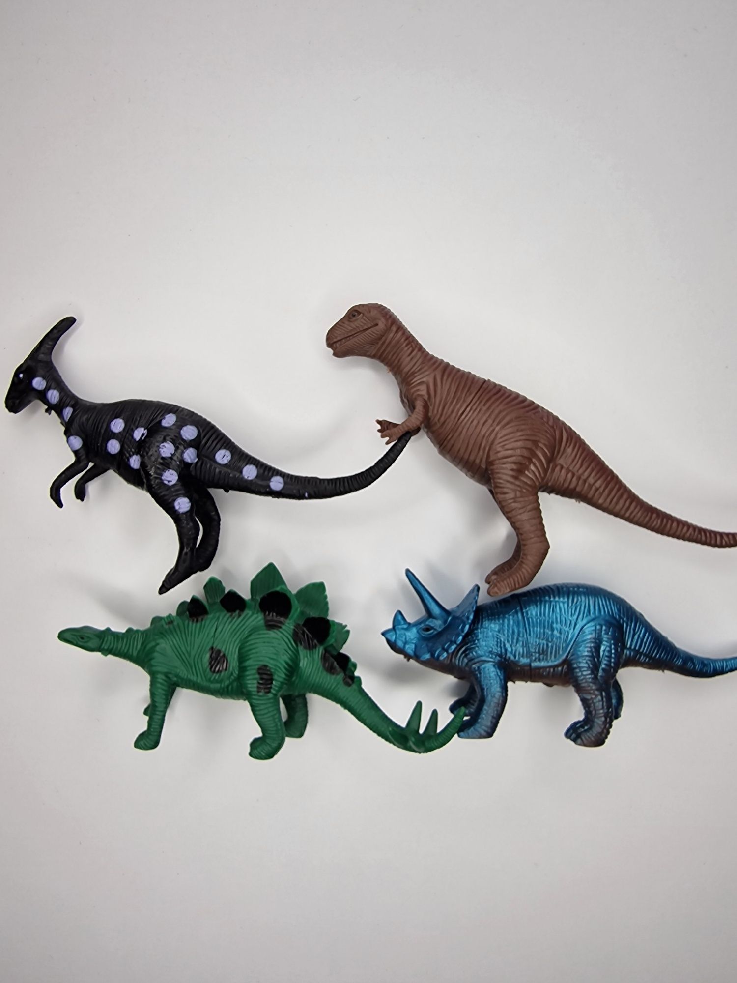 Dinozaury zestaw figurek +Niespodzianka GRATIS