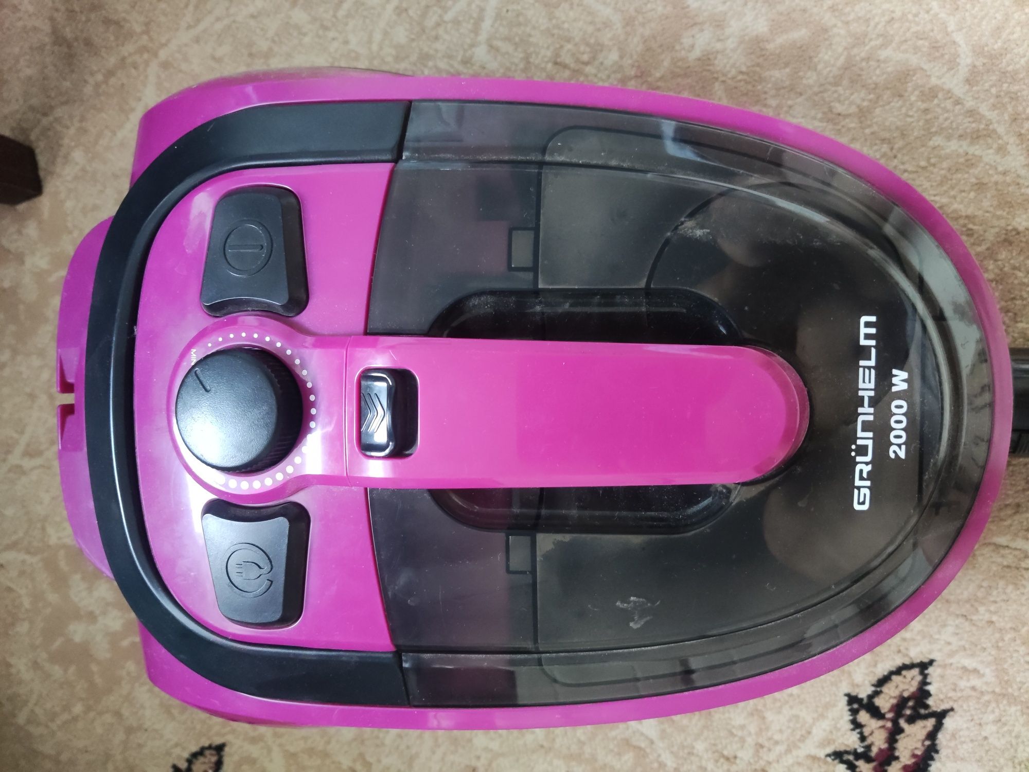 Пылесос Grunhelm 8211e