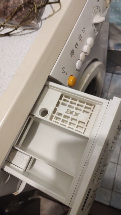 Пральна машина Zanussi FJ905N стиральная jetsystem 900
Глубина 44 см
В