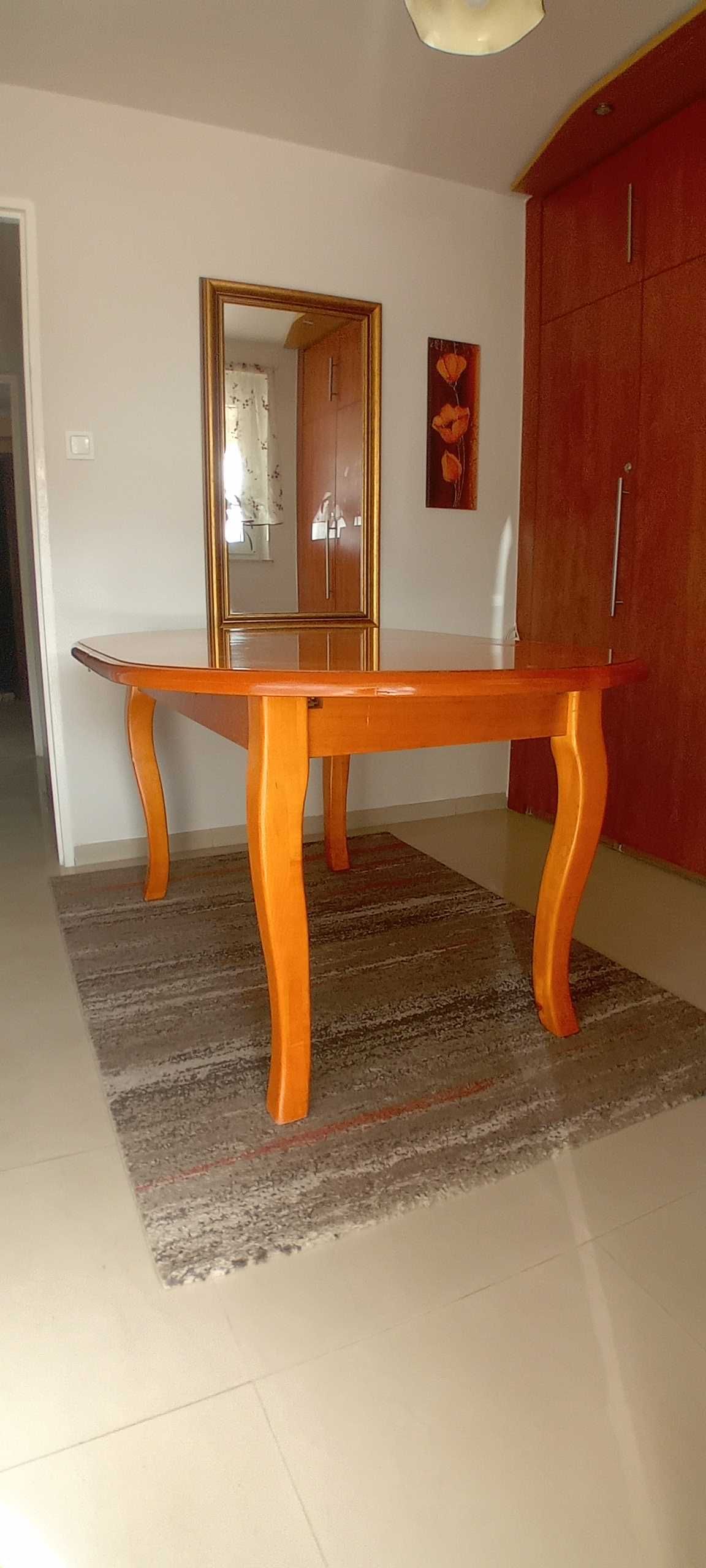 Stół drewniany, lakierowany, rozkładany do jadalni/kuchni