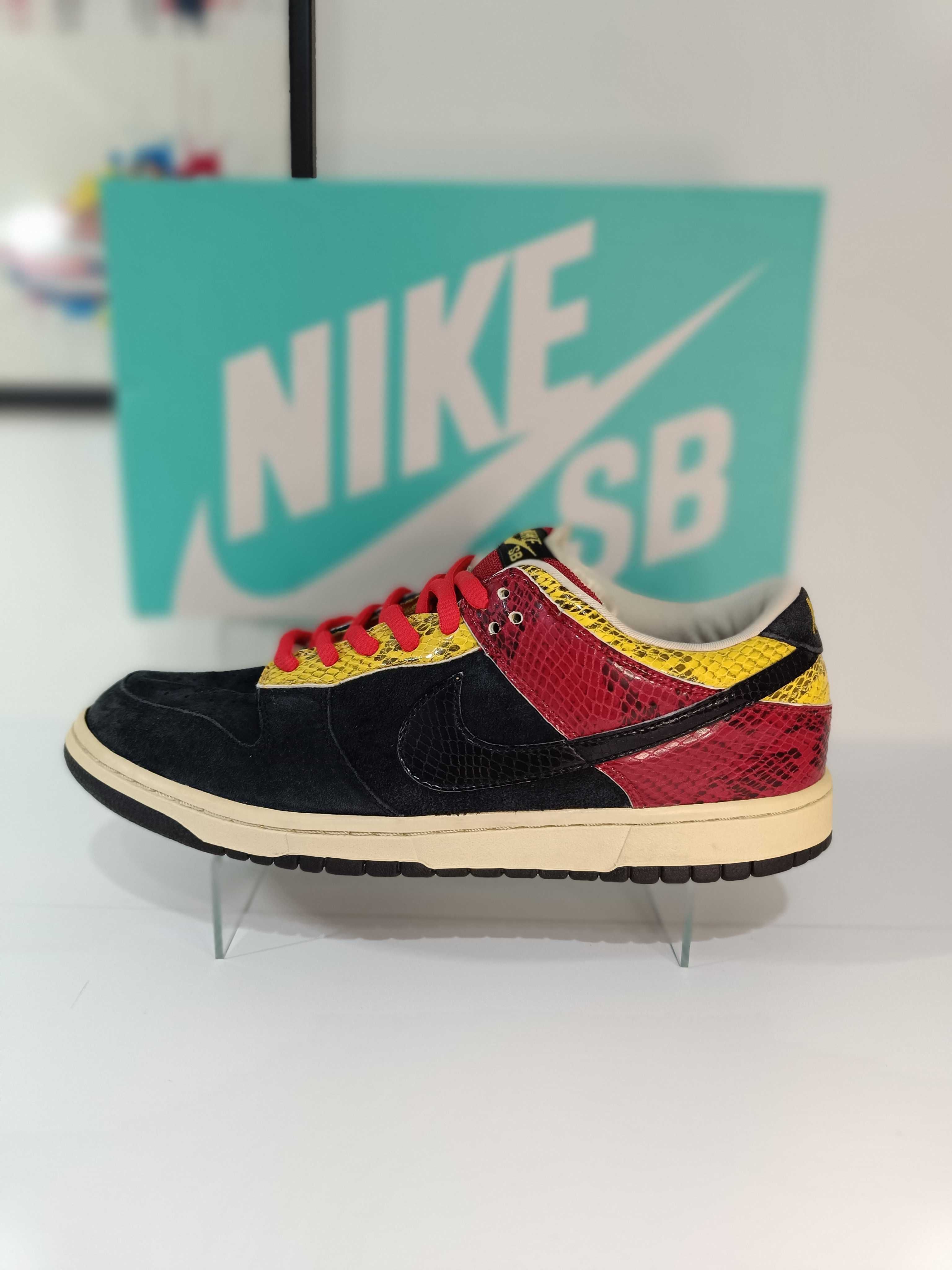 Nike SB Dunk Low Coral Snake