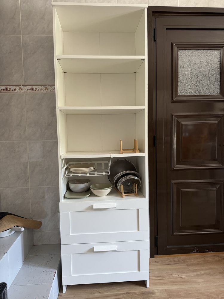 Estante IKEA Brimnes