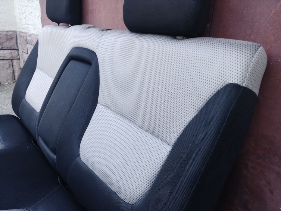 Заднє сидіння Mitsubishi L200